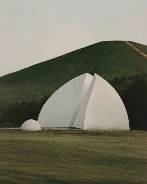 design-art-architecture: Music Shell designed by Japanese-American landscape artist Isamu Noguchi, M