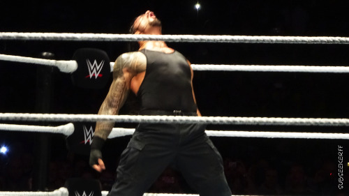 all-day-i-dream-about-seth:  subseekerff:  Live event at Nuremberg 04/18/2015.Romie booty  ;)))  Thanks so much for sharing! 