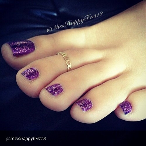 tootoes:  She’s the first I follow in IG. You see why. She have the perfect feet, the perfect toes. 