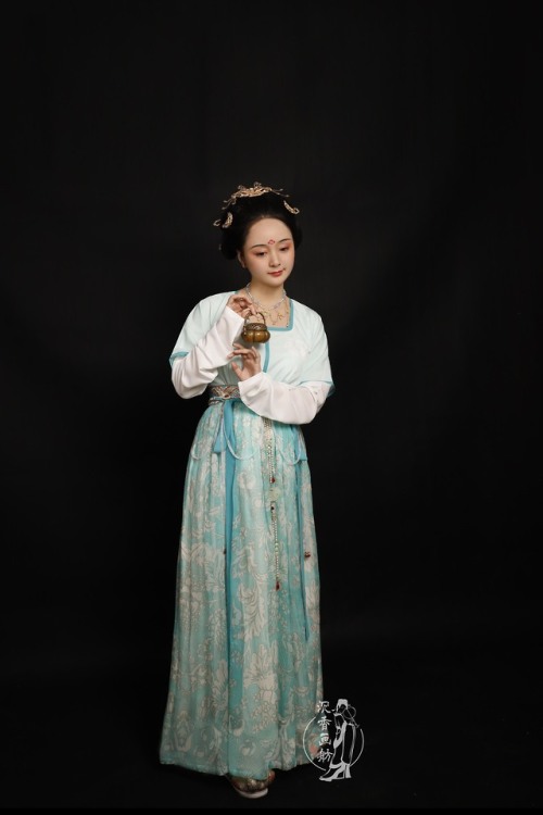 Traditional Chinese hanfu by 沉香画舫