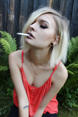 maturesmoke:  ewelinakurkinen:  🚬  #Maturesmoke💋 #SmokingFetish 