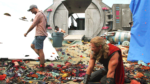 spacefloozy: theavengers: Chris Hemsworth and Taika Waititi on the set of “Thor: Ragnarok” 