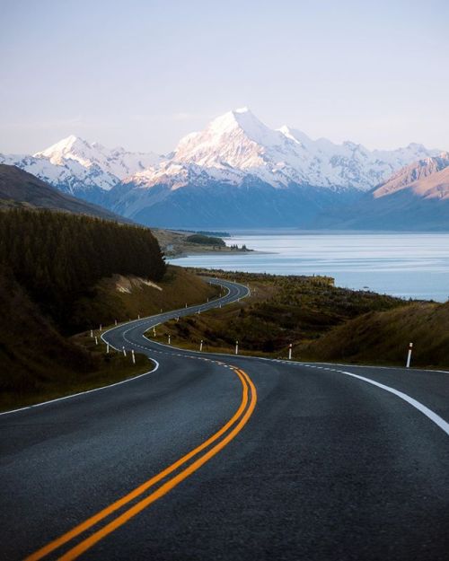 The view driving into Aoraki/Mount Cook never gets old, you drive around the corner and this view hi