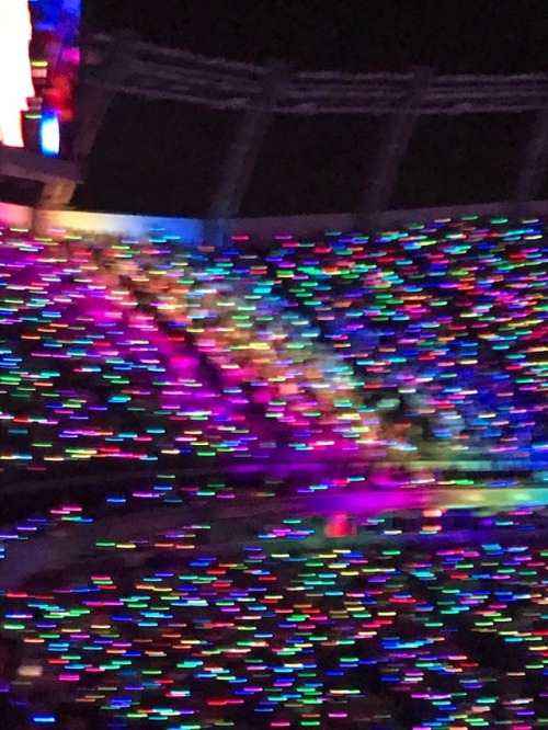 thugstory: Taylor displays the rainbow every show and I think that’s beautiful and gay