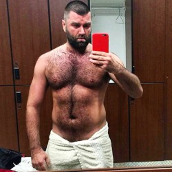 bearweek365:I mean… @vancouvergrizzly’s #gym #selfies are some REAL NEXT LEVEL shit. His body is out of control. #YesWeAREThirsty #bearweek365