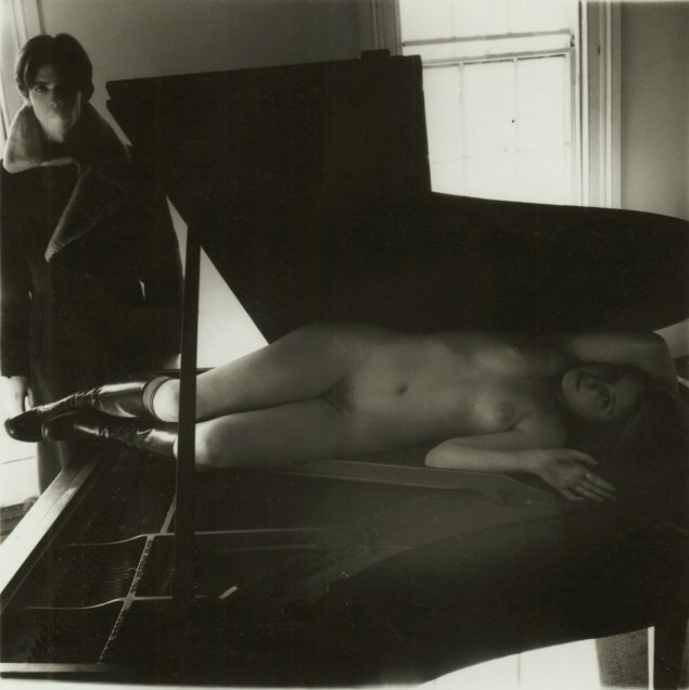 vivipiuomeno:  Francesca Woodman ph. - 1975-78 Untitled, Providence Rhode Island
