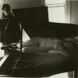 vivipiuomeno:  Francesca Woodman ph. - 1975-78