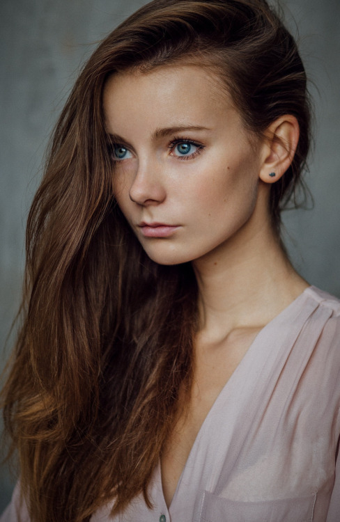 beautiful-x-women:  More beautiful women here