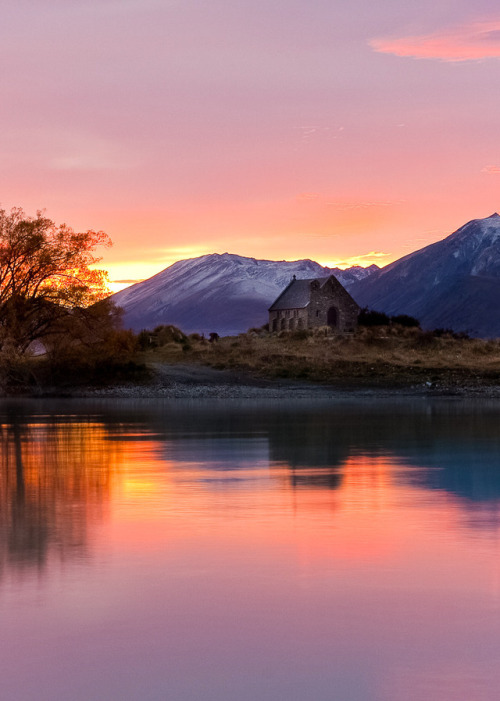 coiour-my-world: Dawn ~ Lake Tekapo, South Island, New Zealand  We should make another trip to the little neighbors island