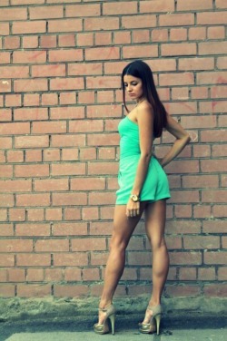 heelsplease:  Great legs!! 