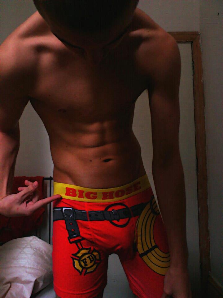 chavuk-chris:  Me in my new boxers Flexing my bulge  ;) 
