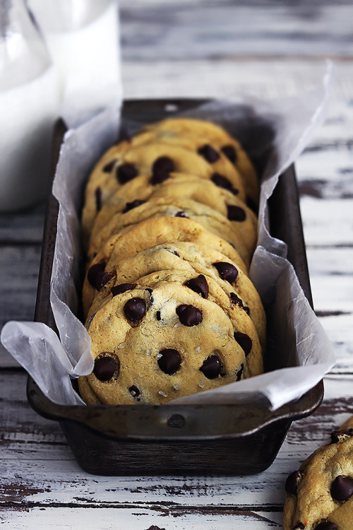do-not-touch-my-food:  Salted Caramel Chocolate Chip Cookies