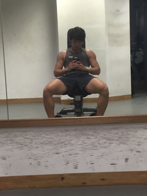 fuckyeahsgboy: taiwanmale: 體育生直男 Yums