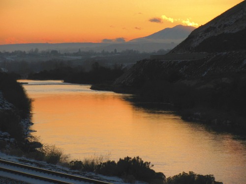 climbhighsleeplow:The Yakima River at South Umtanum Ridge