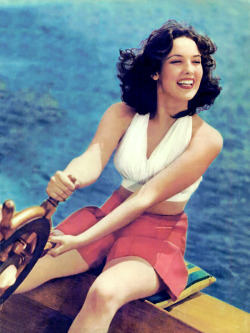 20th-century-man:  Linda Darnell  / photo for magazine cover, 1940. 