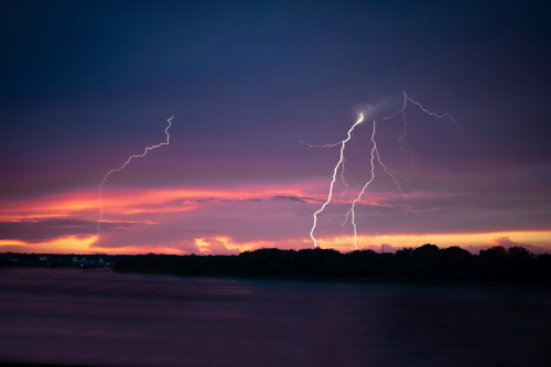 Lightning photo taken in Owensboro, KentuckyNikon D500@photographyaeipathy