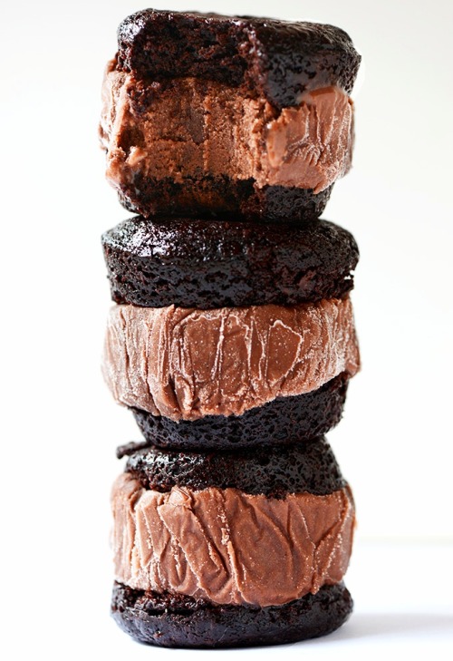 nom-food:  Brownie ice cream sandwiches