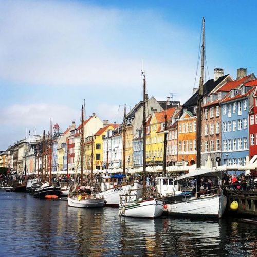 In the footsteps of Hans Christian Andersen I go… #kobenhavn #nyhavn #danish #weekendtrip #ge