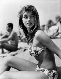 missbrigittebardot:  Brigitte Bardot in Cannes,