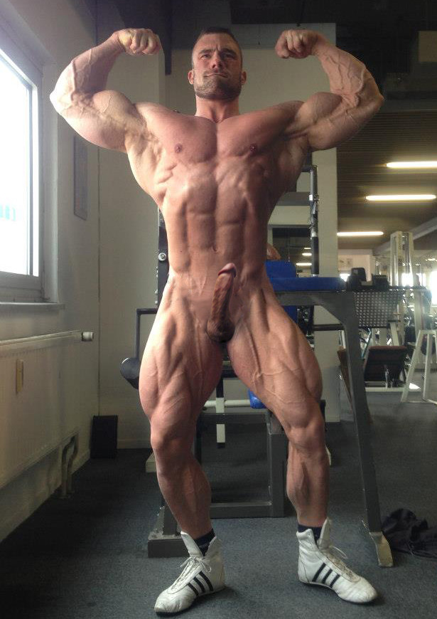tommytank4: abs-com: Ripped body, ripped cock! https://www.tumblr.com/blog/tommytank4