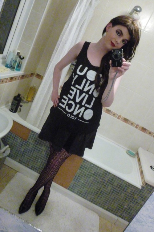 lucy-cd:  More Pictures! Thought I’d try a slightly gothic look and see how it looks, I think it looks good. Hope you like <3 