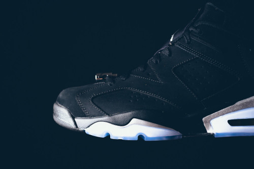 airville:  The Air Jordan 6 Low “Chrome” Will Make A ReturnAIR JORDAN 6 LOW “CHROME”  Color: Black/Metallic Silver-WhiteRelease Date: August 29th, 2015Price: 赏             Previously released in April 27th, 2002 for 贉, the shoe is