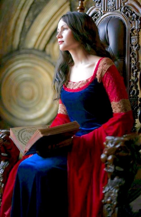 neonsuntan: Pale Mediæval   Source/model - unknown. 