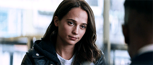 quellfalconer:Some men like dangerous women.Some men are foolish.Alicia Vikander as Lara Croft in To