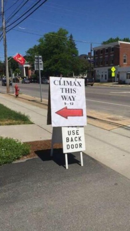 thesubkitten:  mistressmg:  😂😂😂😂   @notnumbersix another sign for your collection