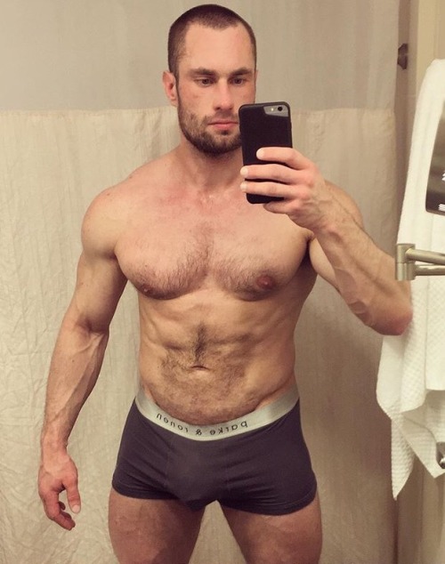 hotandsexymen:  http://instagram.com/staslandon