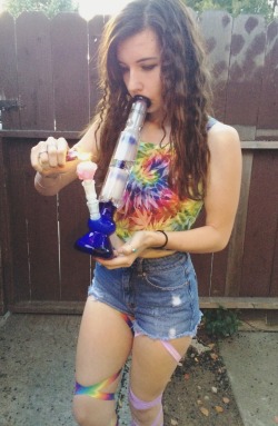 princessdabber:  essential bong rips :) 