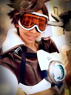 minomotu:  Overwatch: Achievement unlocked: Tracer~  Hey guys~ sorry for all the progress posts but here a compilation of my cosplay. Basically everything is done besides the patches. The guns were 3D modeled with the help of a friend, and then I painted