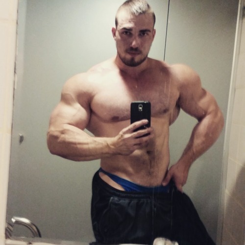 Hot Muscular Men
