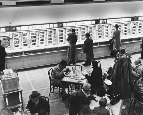 onceuponatown:The first automats — restaurants serving food primarily through vending machines