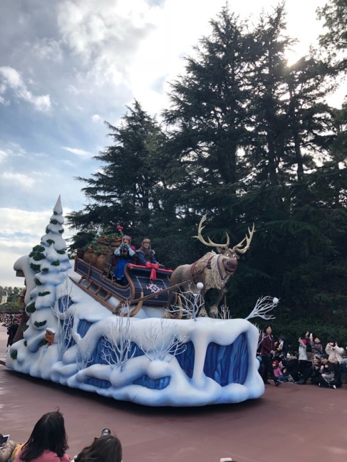 Frozen Fantasy Parade - Tokyo Disneyland