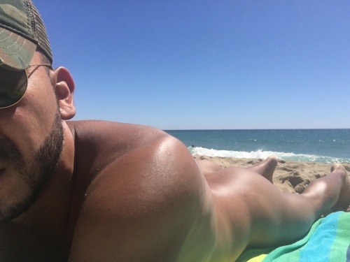 txcwbysexy:  I miss the nude beach already.