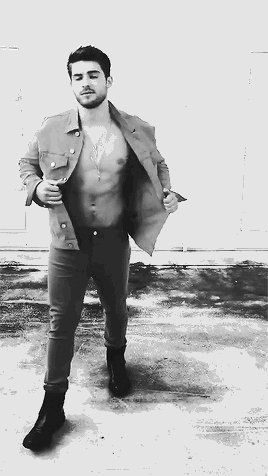 zaindaqui: he’s so  damn sexy af