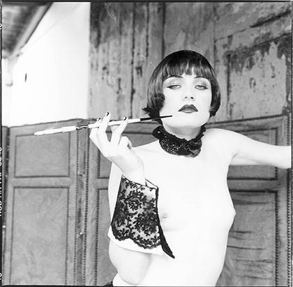 jokovino:Very very elegant her long cigarette HOLDER !!!!!  She’s very nice my