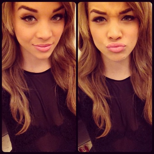 mygoldenbarbie:  😊😚 #GoldenScandal #GoldenGang #GoldenBarbie #FittingRoomFun #F21 
