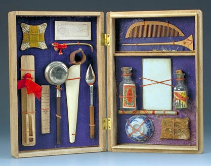 fuckyeahmodernflapper: brightyoungmoga: A selection of toiletry/make up boxes from 1910s Japan. What