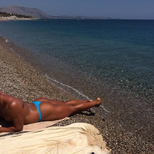 polpicek: manthongsnstrings:  beautiful view  instagram @thongmenbutt 