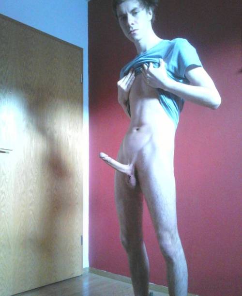 naked-straight-men:  Do you like this angle?