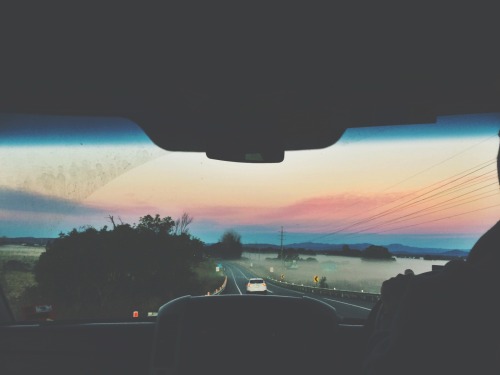 the-mono-logues:gabiclaire:6 .a.m on a 10 hour-long road trip with my best friends heading home from