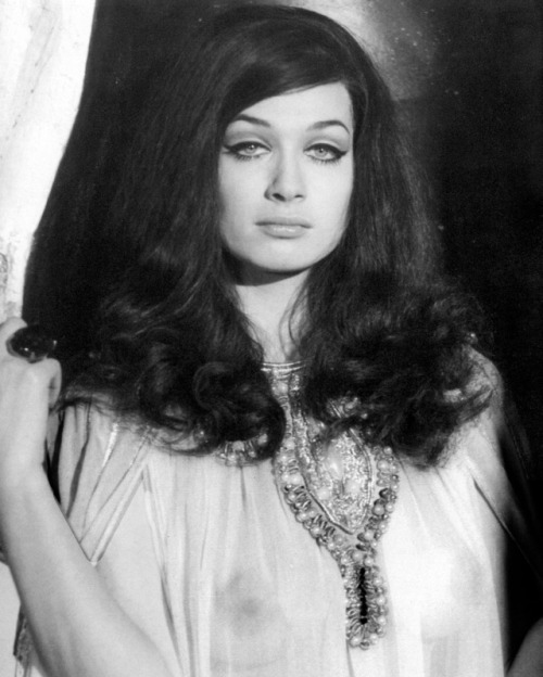 The stunning Valerie Leon. A true 70′s legend.