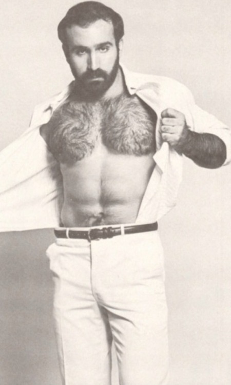 manlybush: Could that fur covering his pecs be any more perfect and as for that glimpse of his manly