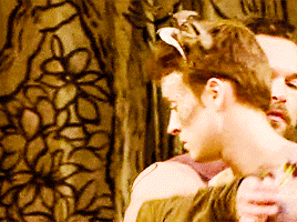 cooldadoropher:I am that merry wanderer of the night.I jest to Oberon and make him smile