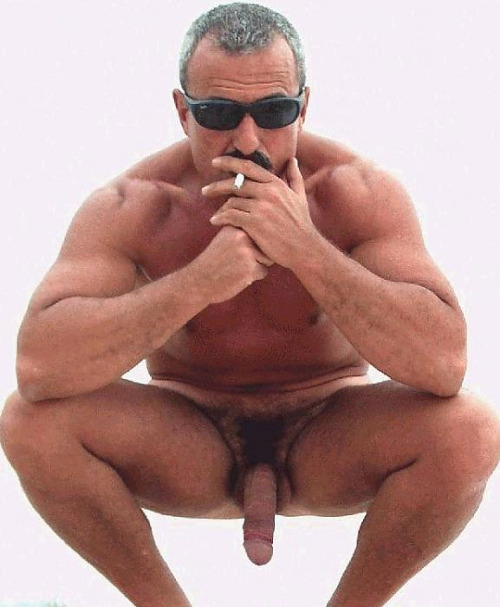 gaytaurean:Oh daddy! I want his cock in my mouth!