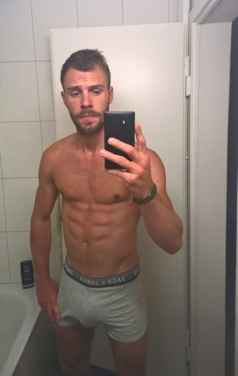 hungdownunder:  For more hot guys, follow me at: http://hungdownunder.tumblr.com/ 