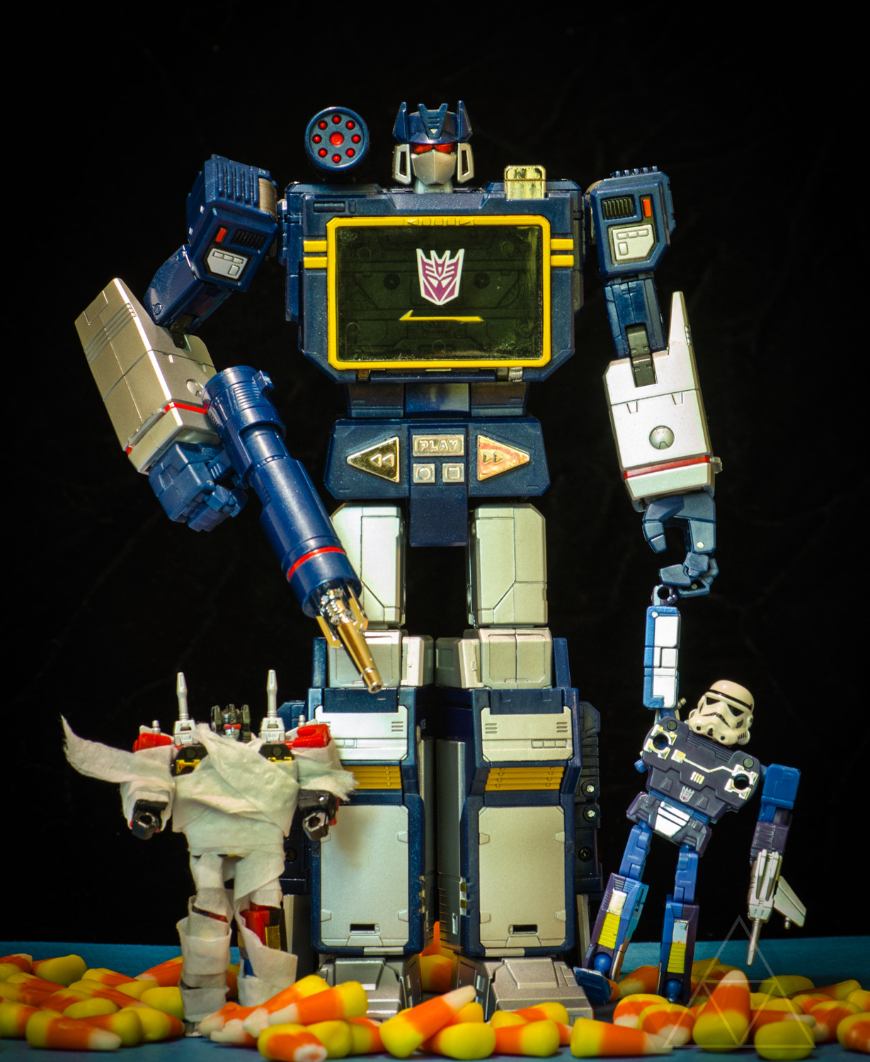 plasticsparkphotos:  Takara Masterpiece Soundwave, Rumble and Frenzy :D Happy Halloween