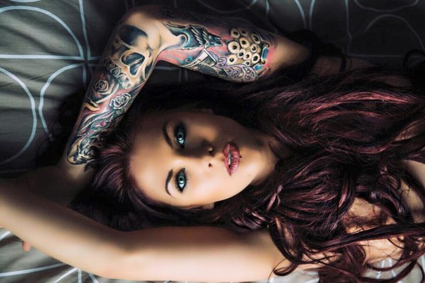 tattedbeautues:  Linzie Belle